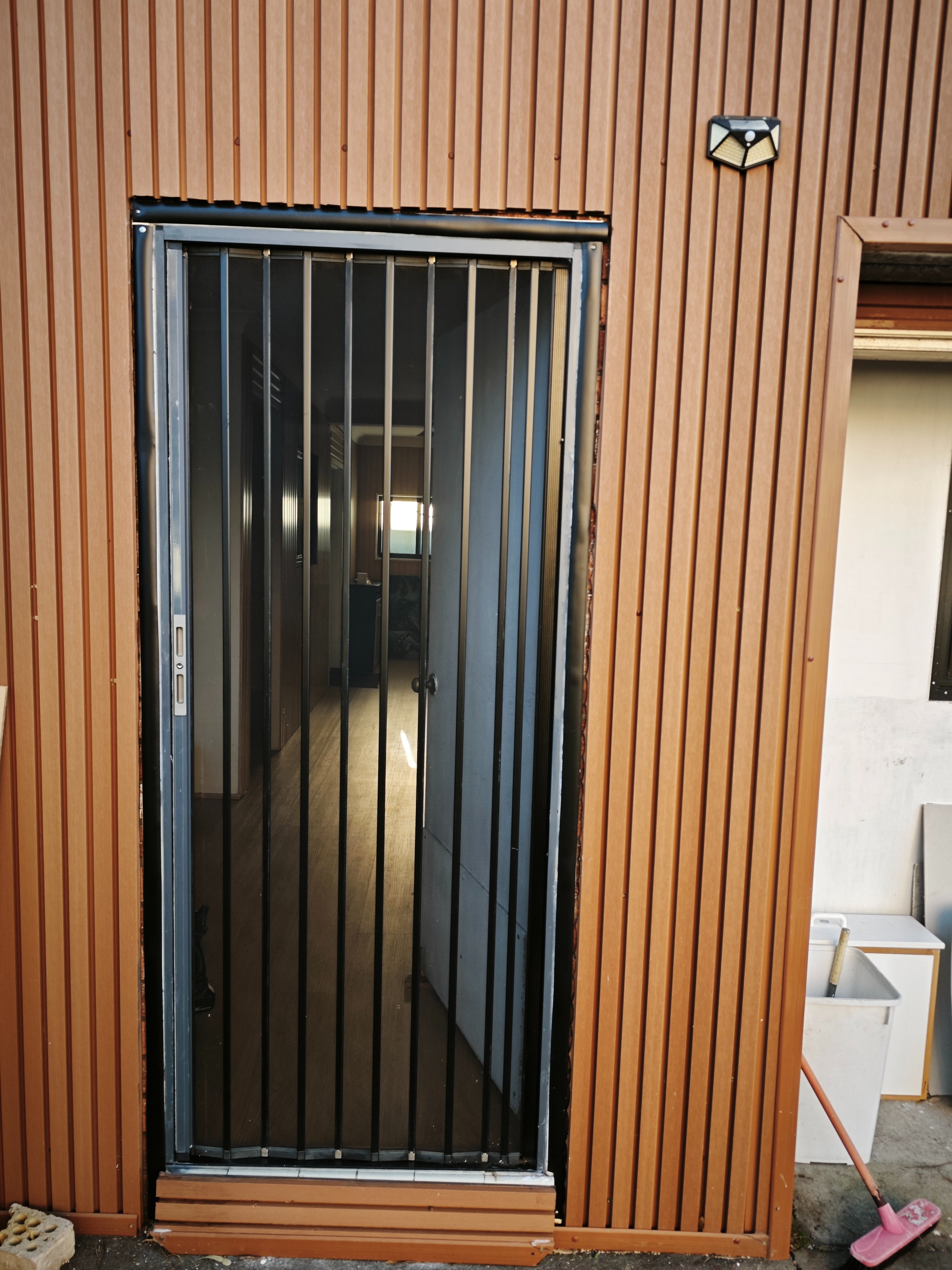 今日墨尔本Carlton NSW 近火车站姻亲房三间全包Bill Carlton NSW 近火车站姻亲房三间全包Bill