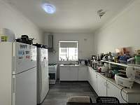 Burwood  单间招租Room 4 短租长租均可  230周  带家具
