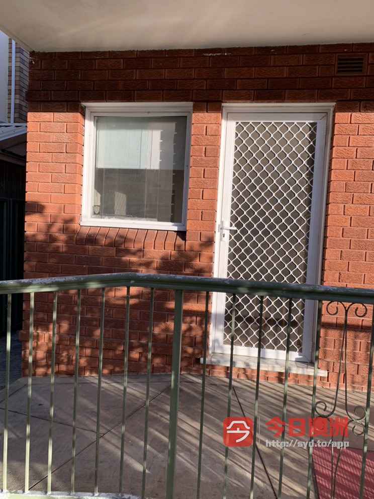 今日珀斯Hurstville 在别墅底层有独立的二室单元出租4分钟到达火车站 Hurstville 在别墅底层有独立的二室单元出租4分钟到达火车站