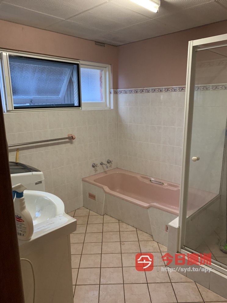 今日珀斯Hurstville 在别墅底层有独立的二室单元出租4分钟到达火车站 Hurstville 在别墅底层有独立的二室单元出租4分钟到达火车站