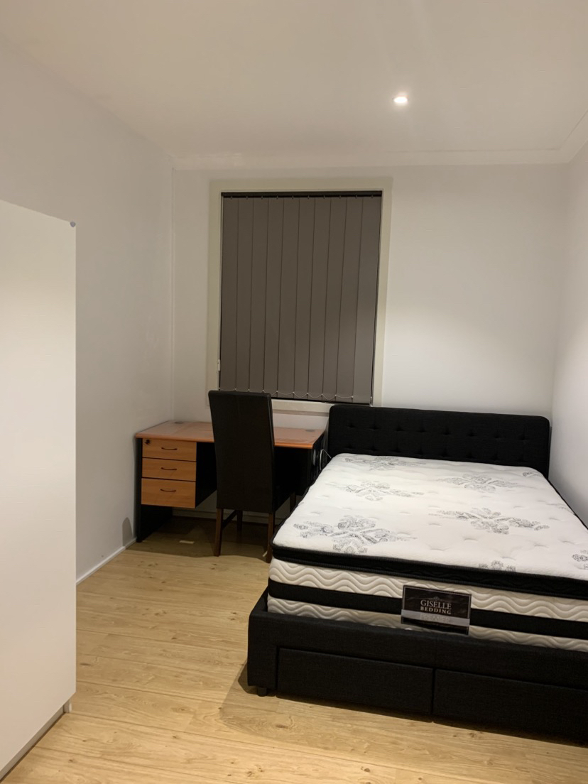 今日珀斯Burwood 步行七分钟至迪肯近新双层town house楼下干净明亮一大单间即可入住 Burwood 步行七分钟至迪肯近新双层town house楼下干净明亮一大单间即可入住