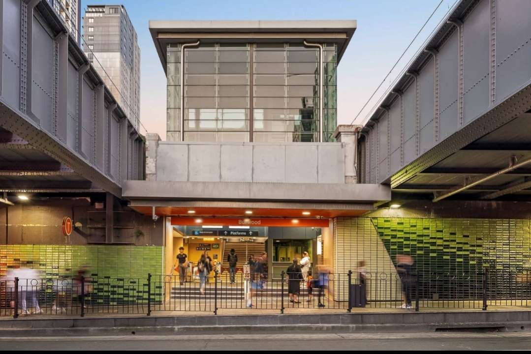 今日中央海岸Burwood 近街静街砖house Burwood 近街静街砖house