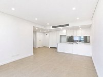 Rosebery  精品两房两 高层公寓  车位 近Green Square火车站 步行购物中心