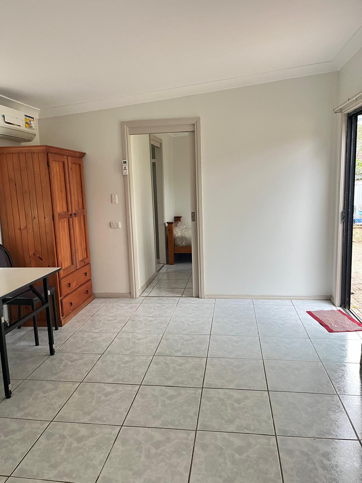 今日珀斯Revesby 独立后園 granny flat 出租 Revesby 独立后園 granny flat 出租