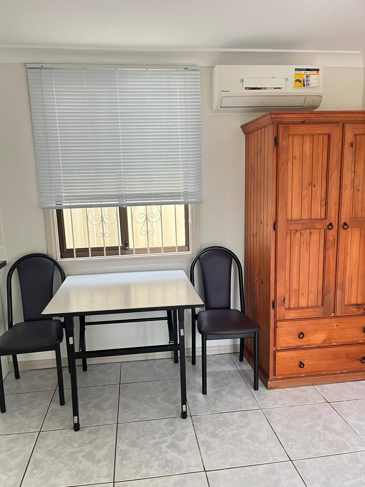 今日珀斯Revesby 独立后園 granny flat 出租 Revesby 独立后園 granny flat 出租