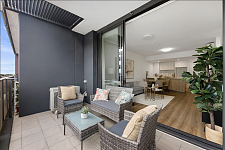 Hurstville 核心地段  步行火车站Westfield 2房2卫带车位  仅830周