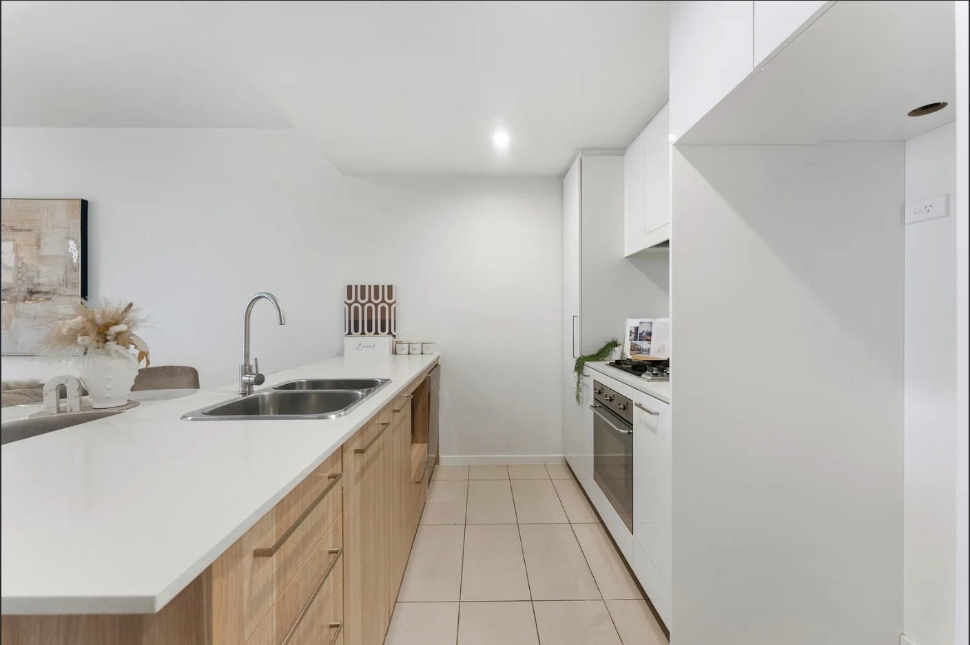 今日珀斯Hurstville 核心地段 步行火车站Westfield 2房2卫带车位 仅830周 Hurstville 核心地段 步行火车站Westfield 2房2卫带车位 仅830周