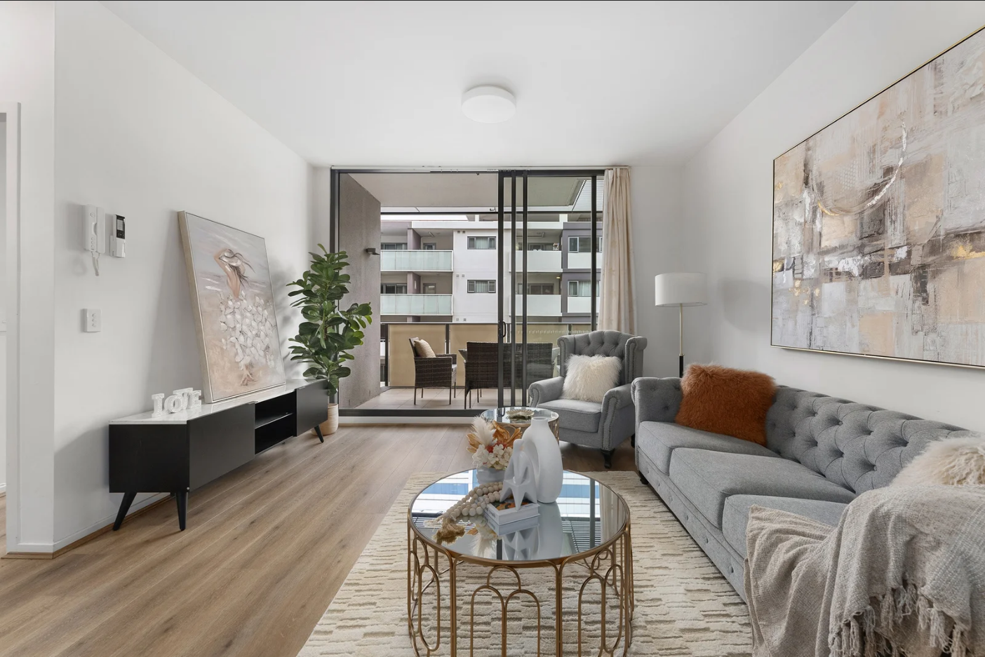 今日珀斯Hurstville 核心地段 步行火车站Westfield 2房2卫带车位 仅830周 Hurstville 核心地段 步行火车站Westfield 2房2卫带车位 仅830周