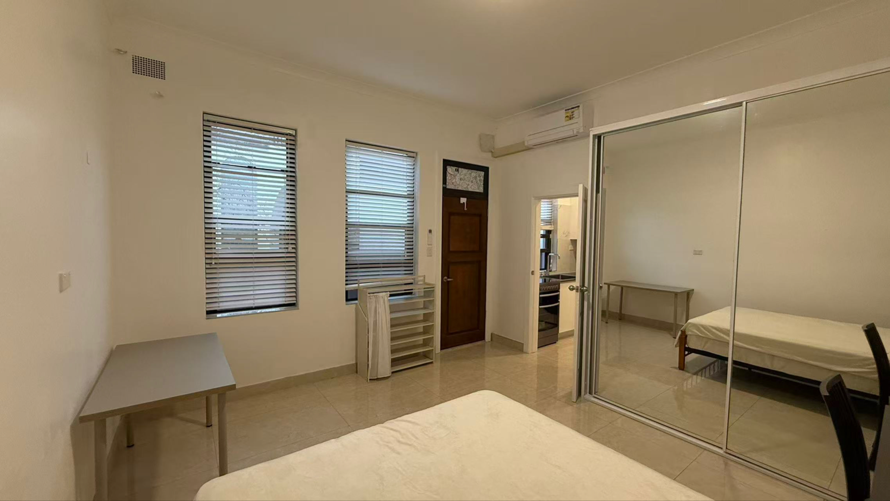 今日墨尔本Burwood 新装修一房一卫 granny flat 近一切设施 Burwood 新装修一房一卫 granny flat 近一切设施