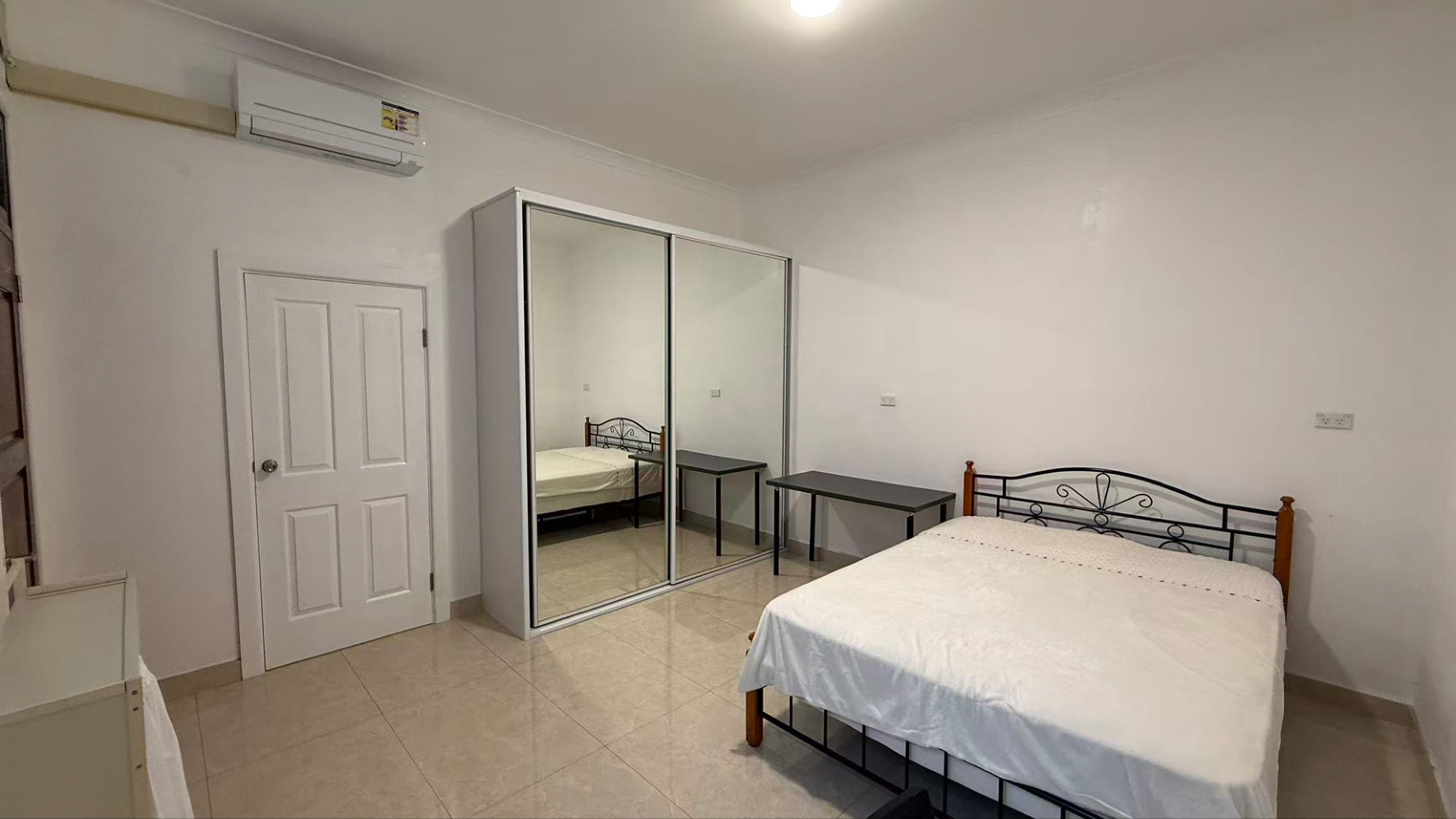 今日墨尔本Burwood 新装修一房一卫 granny flat 近一切设施 Burwood 新装修一房一卫 granny flat 近一切设施