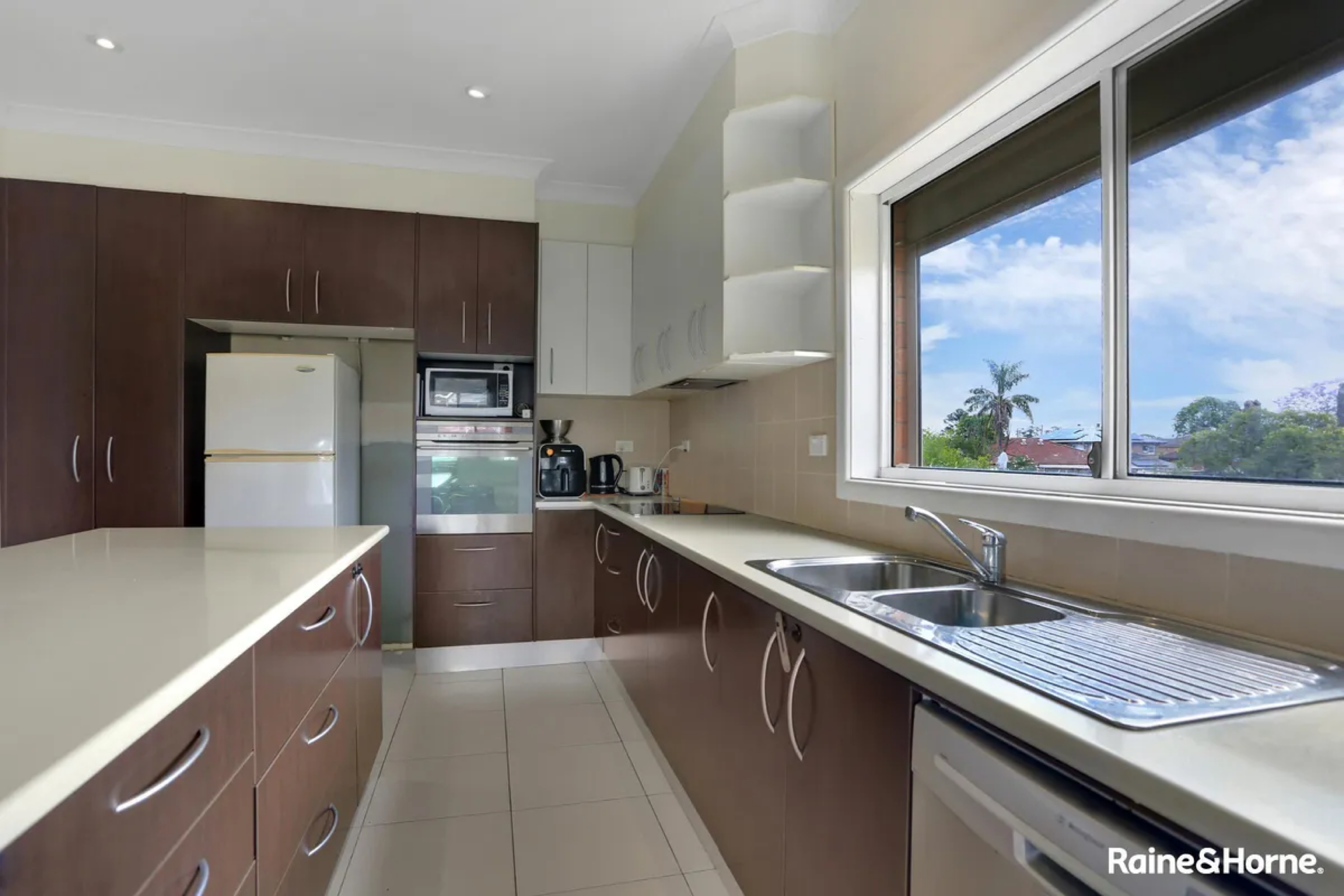 今日悉尼Blacktown 超近火车站四房两卫house整租 Blacktown 超近火车站四房两卫house整租