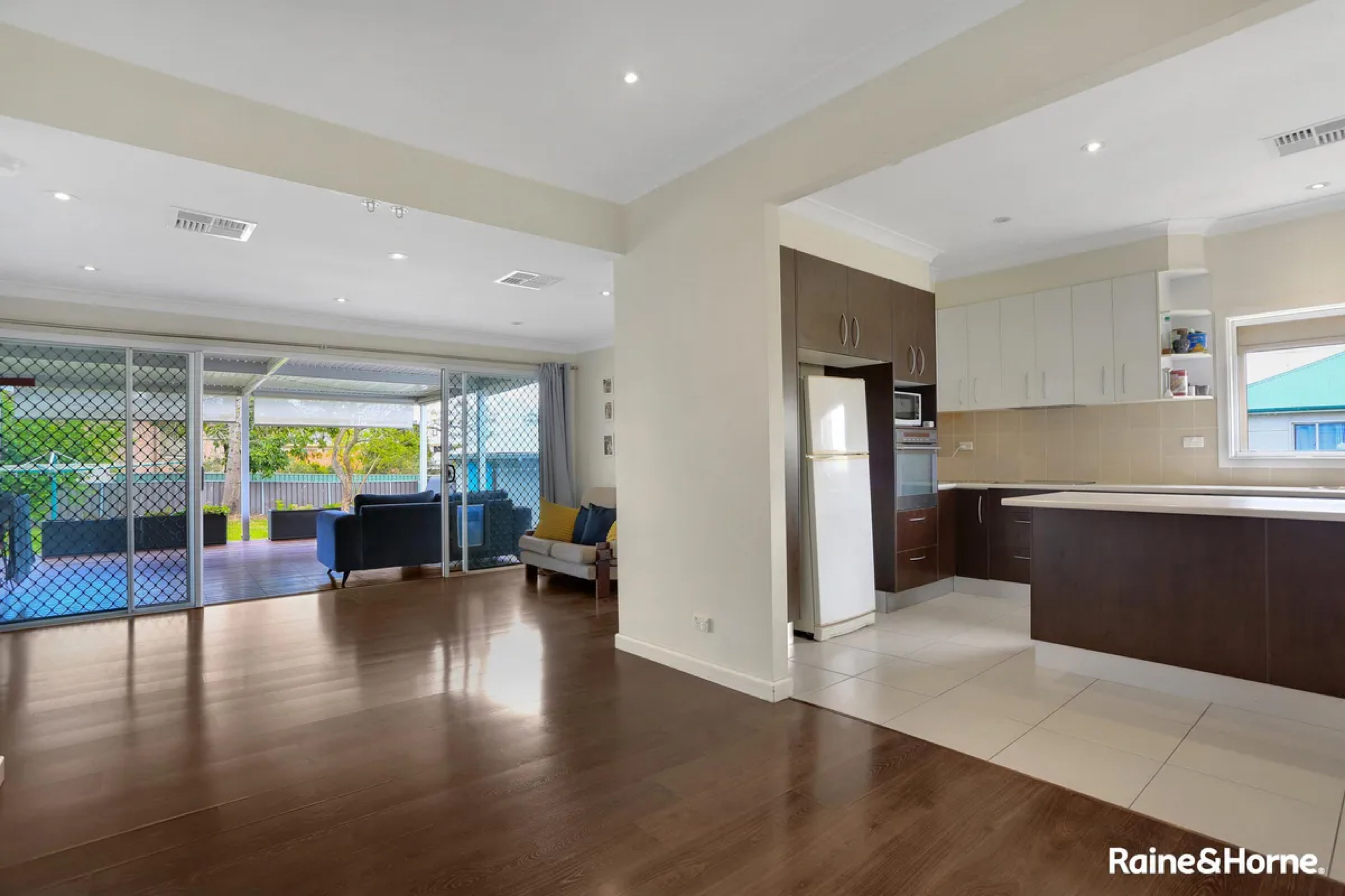 今日悉尼Blacktown 超近火车站四房两卫house整租 Blacktown 超近火车站四房两卫house整租