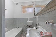 Wahroonga 位于  核心地段的宽敞七卧家庭住宅配备泳池及多个生活空间
