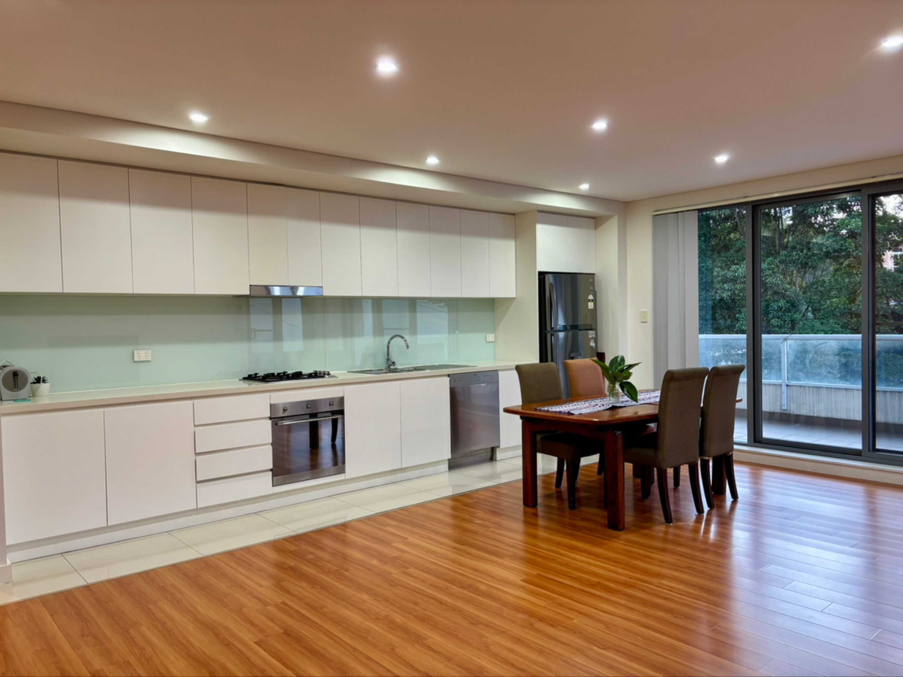 今日卧龙岗Wolli Creek 超大2房2卫 拎包入住 Wolli Creek 超大2房2卫 拎包入住