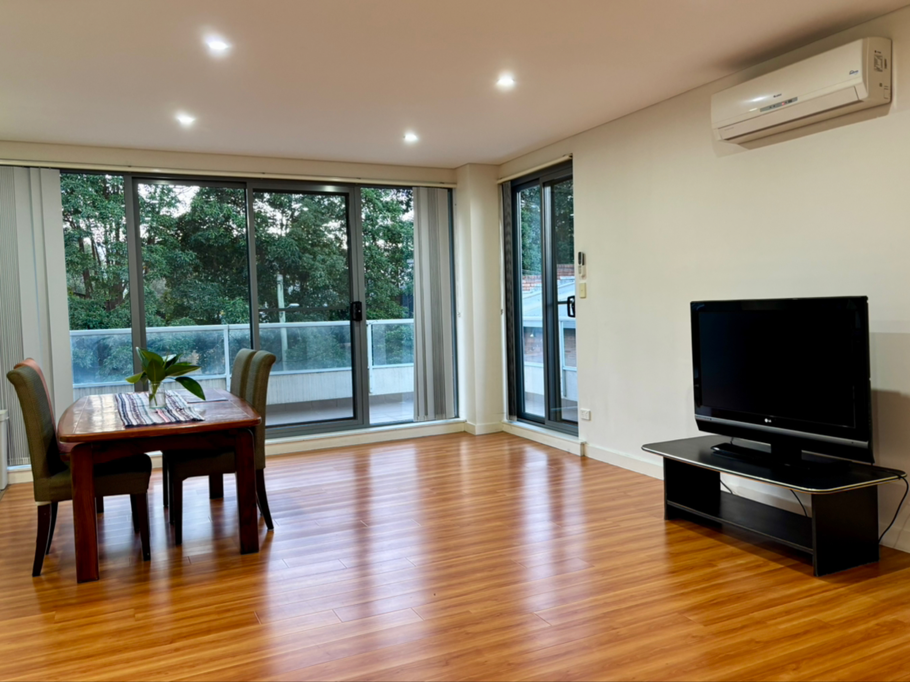 今日卧龙岗Wolli Creek 超大2房2卫 拎包入住 Wolli Creek 超大2房2卫 拎包入住