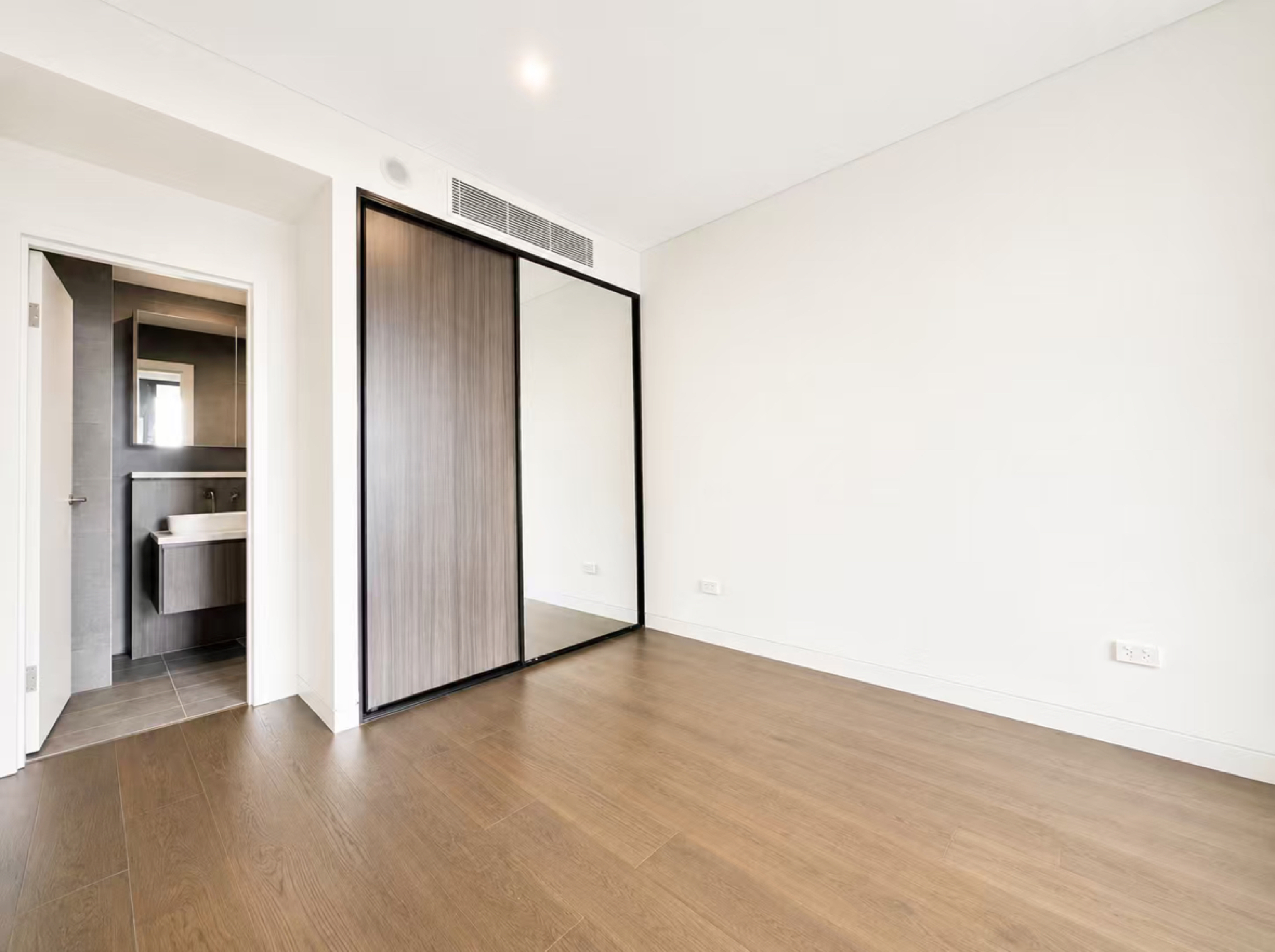 今日堪培拉Lidcombe 奥体2房2卫小书房带窗 Lidcombe 奥体2房2卫小书房带窗