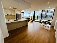 Waterloo 两房两位带家具拎包入住 随时看房 meriton公寓 自带泳池健身房