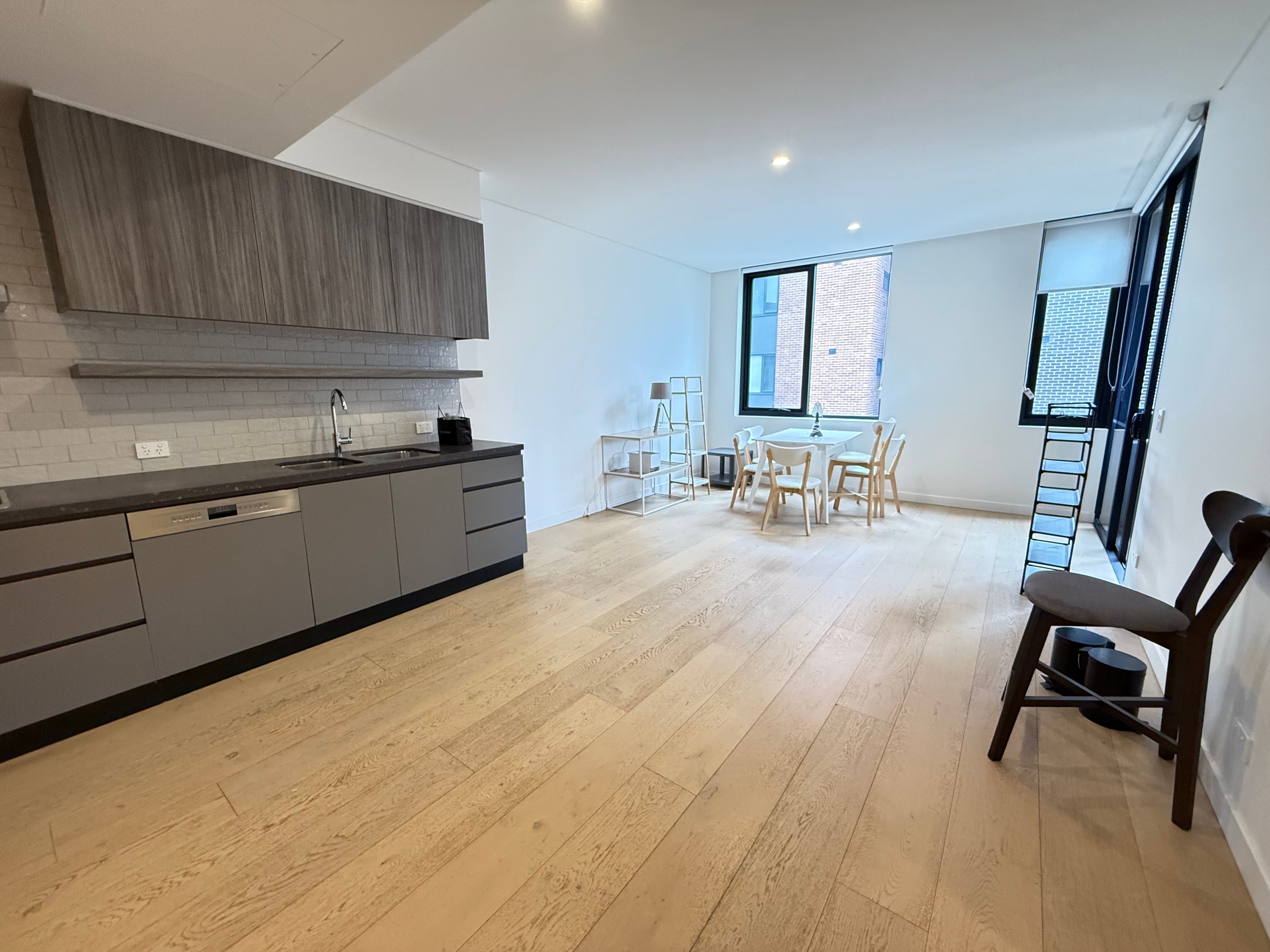 今日卧龙岗Glebe 优质两房两卫公寓出租 近UTS 悉尼大学 带车位 Glebe 优质两房两卫公寓出租 近UTS 悉尼大学 带车位