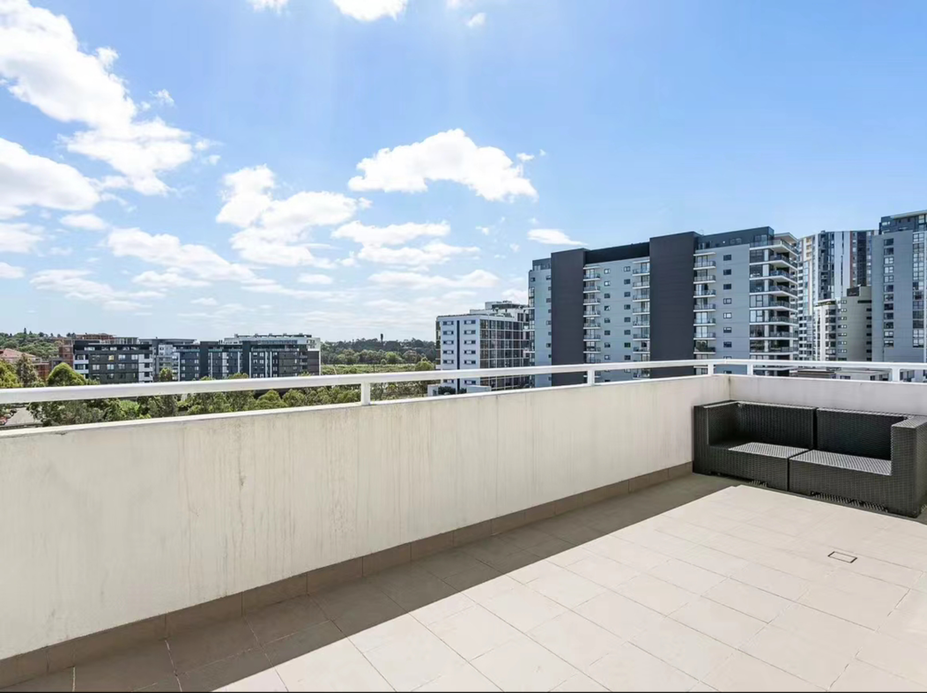 今日卧龙岗Wolli Creek 三室两卫 客厅空调3台移动空调 提供家具家电 Wolli Creek 三室两卫 客厅空调3台移动空调 提供家具家电