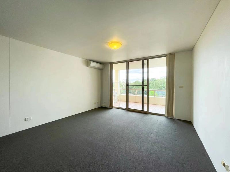 今日黄金海岸Epping 核心地段 步行2分钟火车站 双车位稀缺两房 Epping 核心地段 步行2分钟火车站 双车位稀缺两房