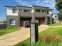 North Ryde 近新现代五房双拼别墅宽敞舒适交通便利