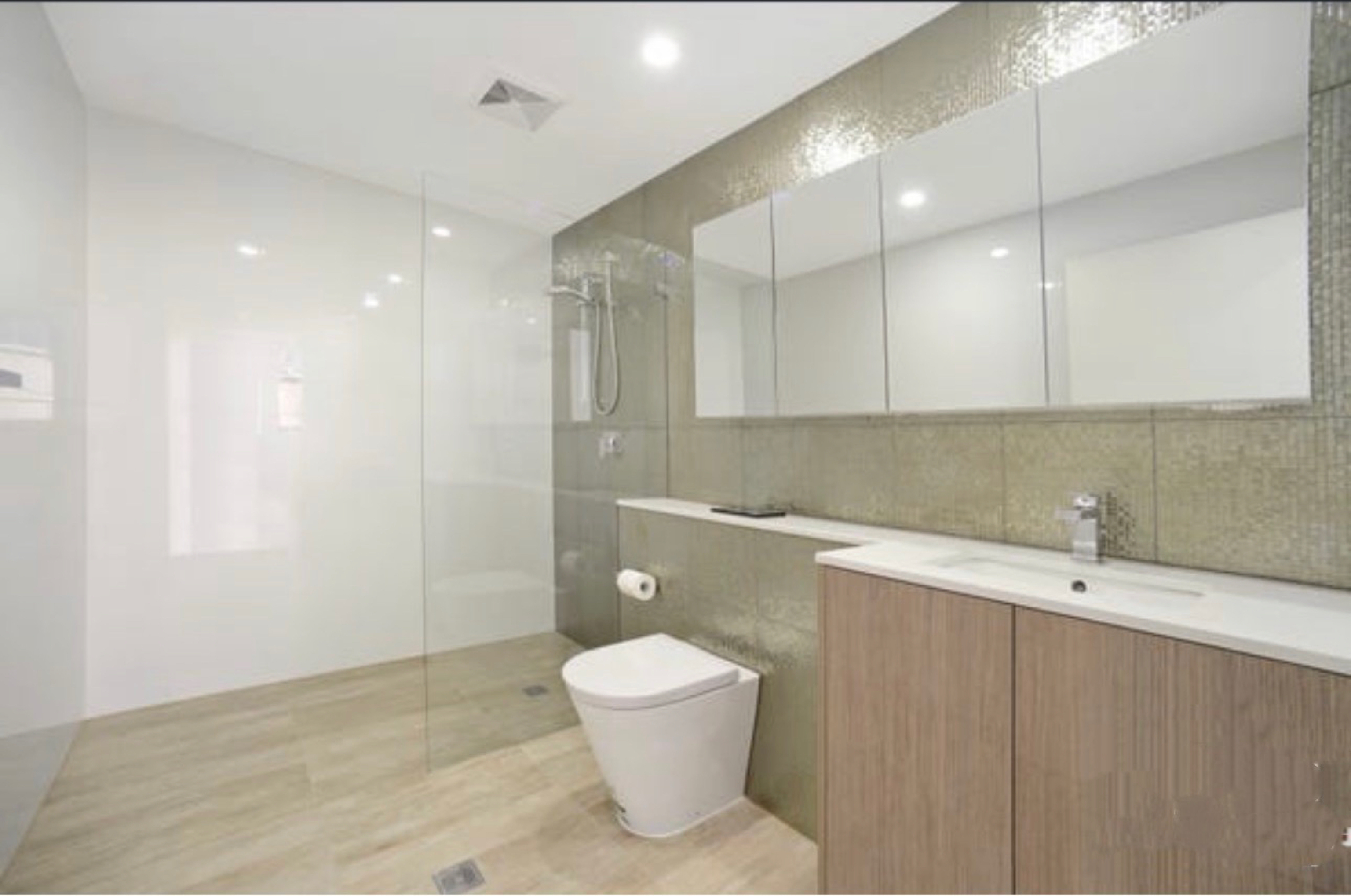 今日纽卡素Burwood 摩登两房公寓极近Westfield 和火车站 Burwood 摩登两房公寓极近Westfield 和火车站