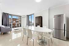 Auburn penthouse 3 房3 卫0车带全套家具家电 公寓在57 Queen St 
