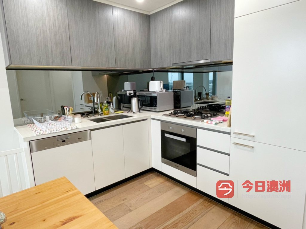 今日悉尼Waterloo 新高层2房加书房 带家具 整租 7月入住 Waterloo 新高层2房加书房 带家具 整租 7月入住