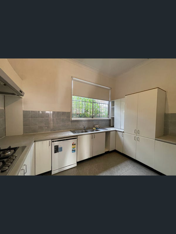 今日悉尼Glenfield 全新翻新四房住宅步行约300米即可到Guildford火车站及商业中心 Glenfield 全新翻新四房住宅步行约300米即可到Guildford火车站及商业中心