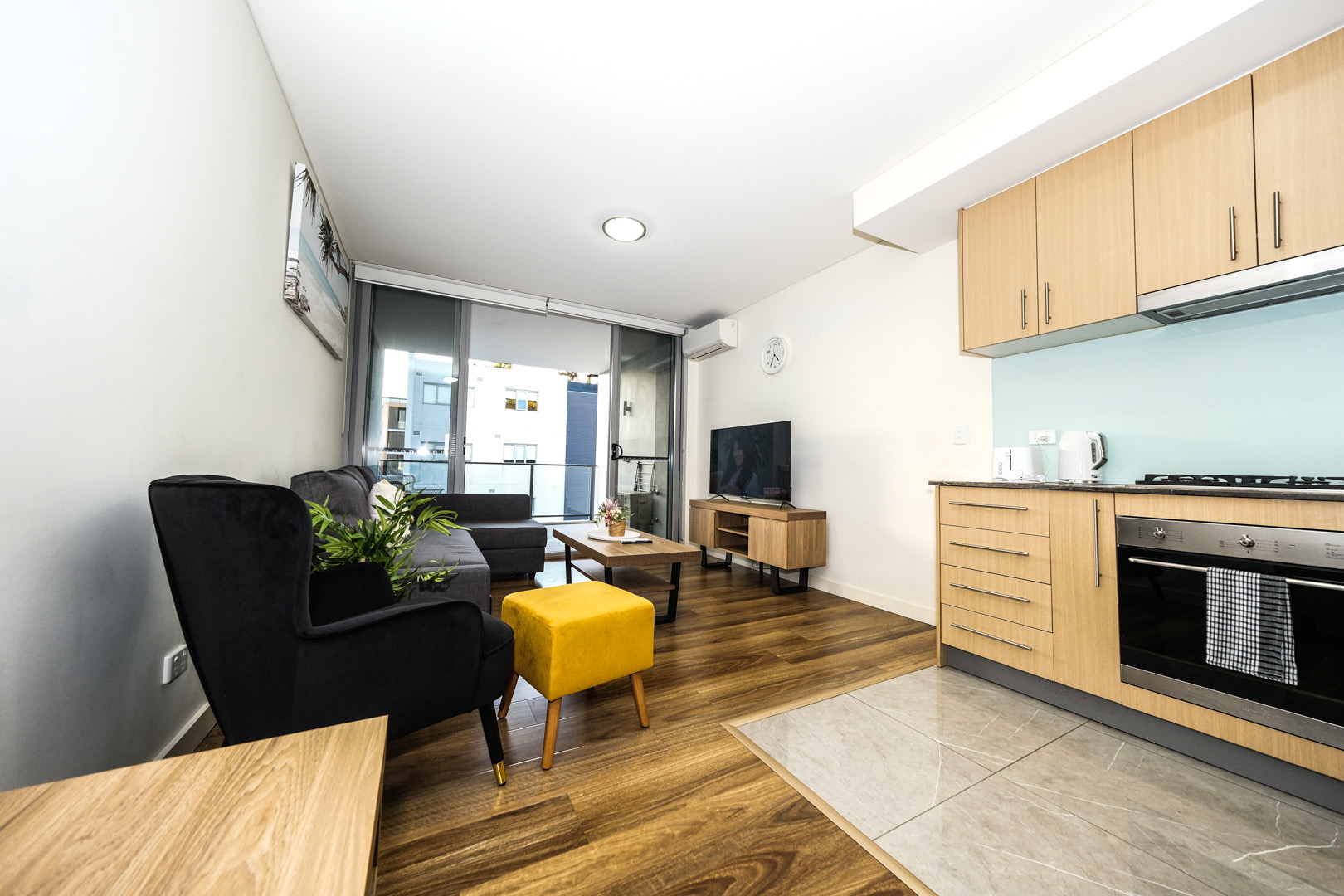 今日悉尼Wolli Creek 精致全家具3b2b整租 1300周 Wolli Creek 精致全家具3b2b整租 1300周