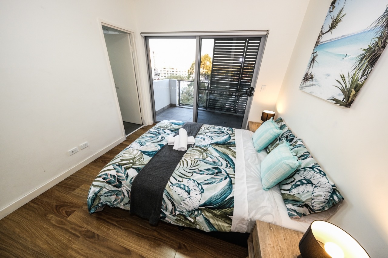 今日悉尼Wolli Creek 精致全家具3b2b整租 1300周 Wolli Creek 精致全家具3b2b整租 1300周