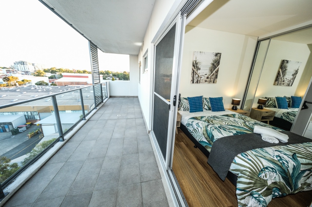 今日悉尼Wolli Creek 精致全家具3b2b整租 1300周 Wolli Creek 精致全家具3b2b整租 1300周