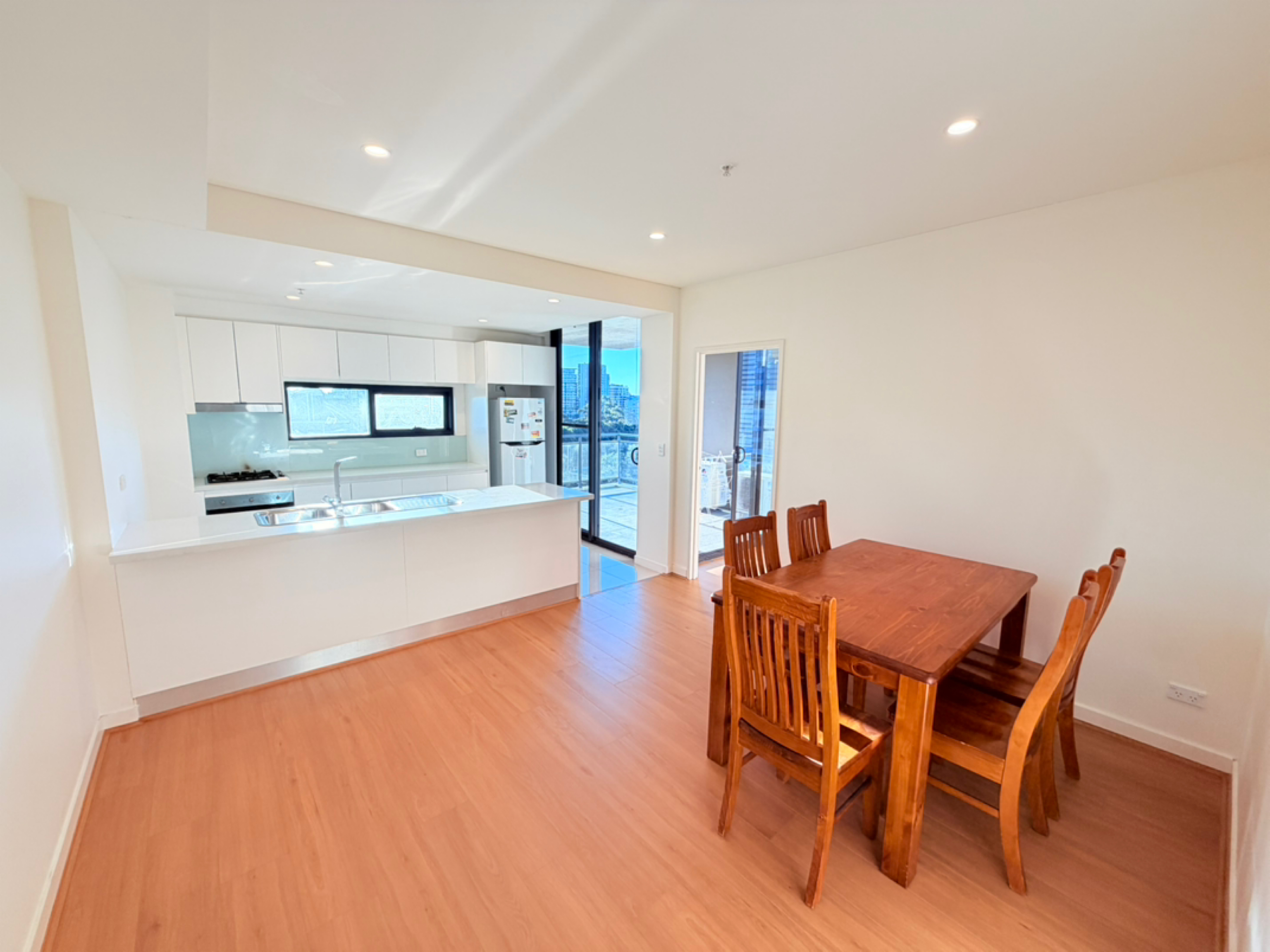 今日纽卡素Wolli Creek 三房 两卫 包家具 高楼层带水景 Wolli Creek 三房 两卫 包家具 高楼层带水景