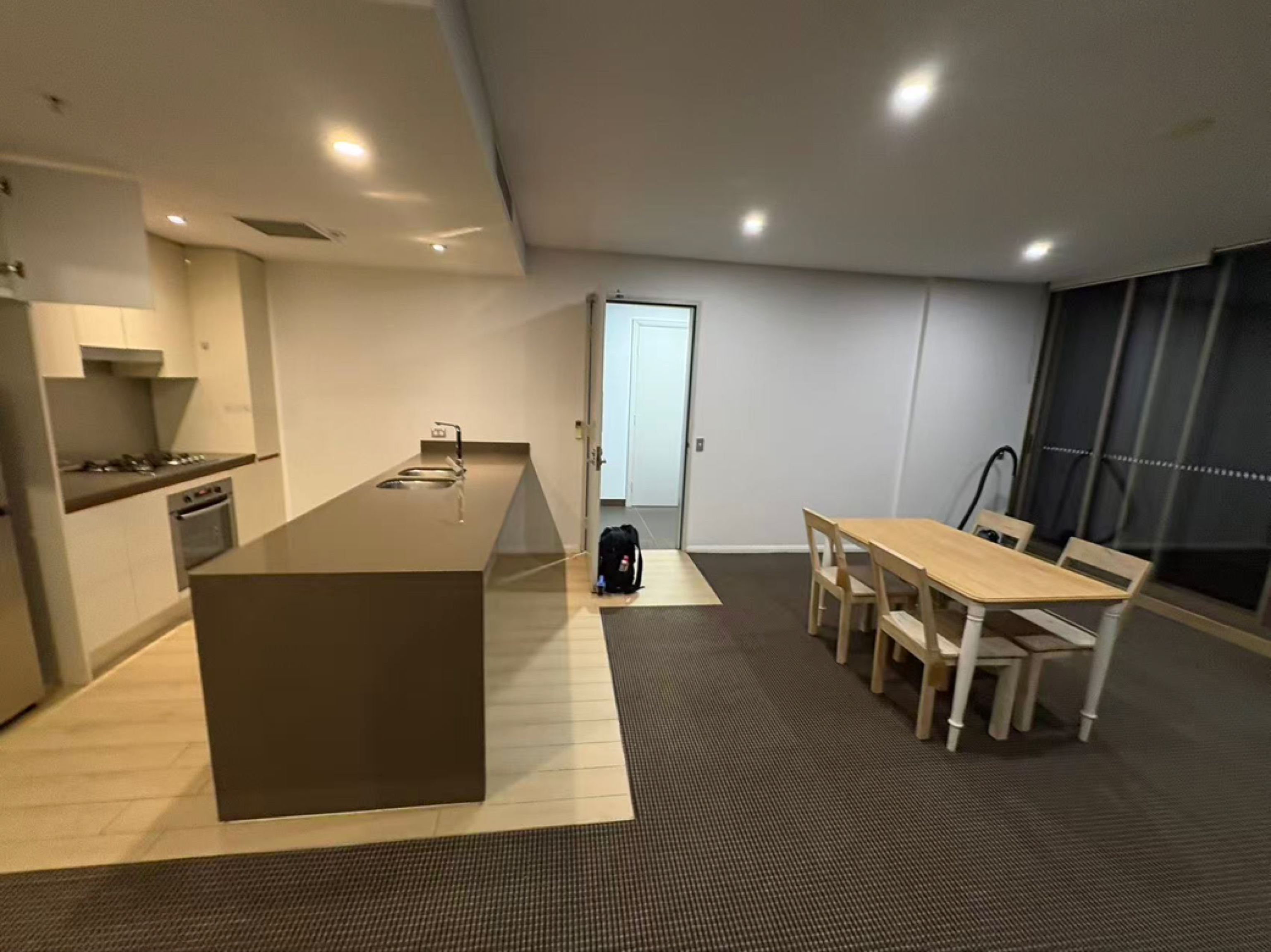 今日悉尼Zetland 两室两卫全屋空调健身房游泳池桑拿房提供家具家电 Zetland 两室两卫全屋空调健身房游泳池桑拿房提供家具家电