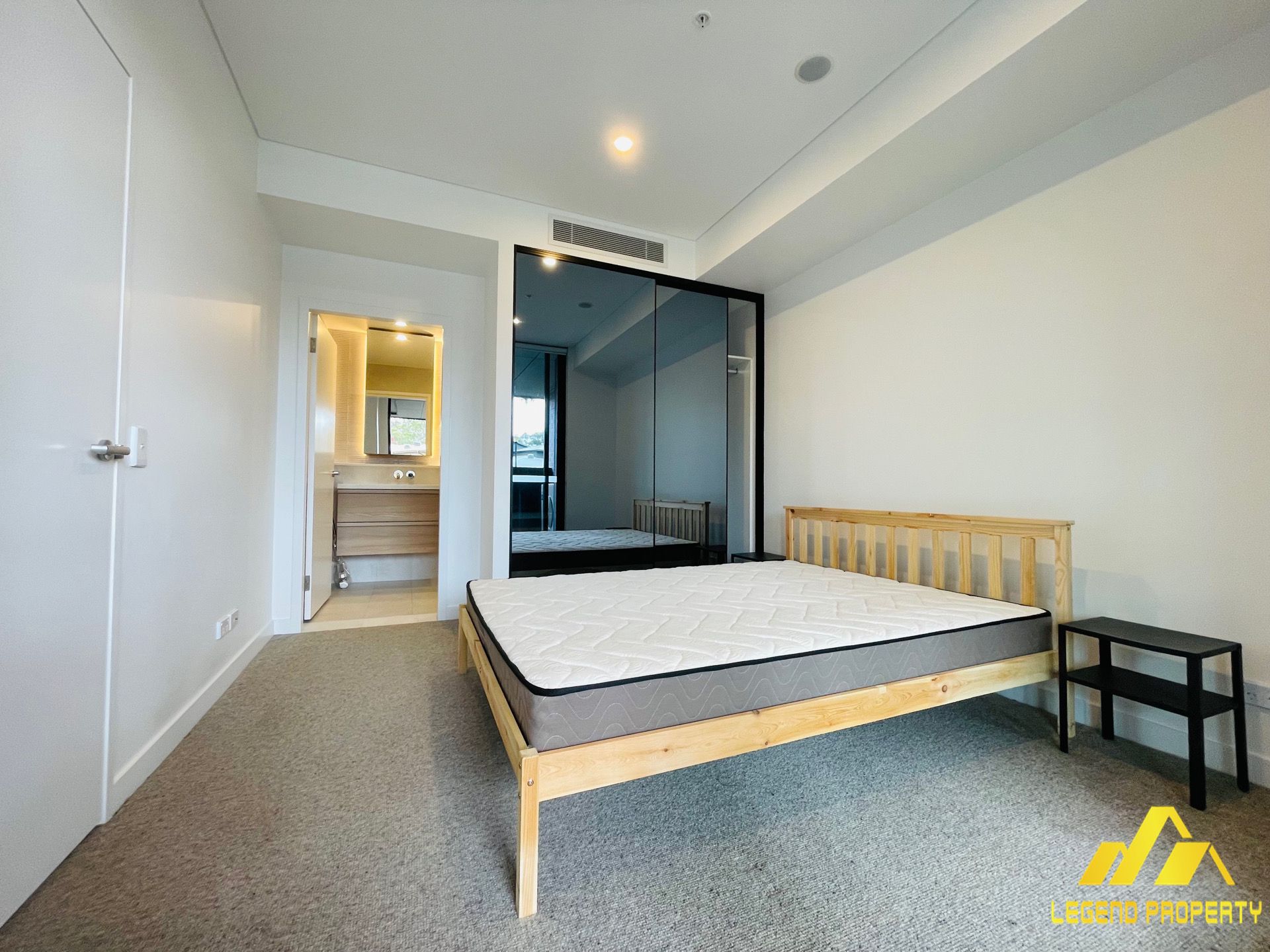 今日悉尼Macquarie Park 朝北两卧加书房精装修公寓 麦考瑞大学黄金地段 Macquarie Park 朝北两卧加书房精装修公寓 麦考瑞大学黄金地段