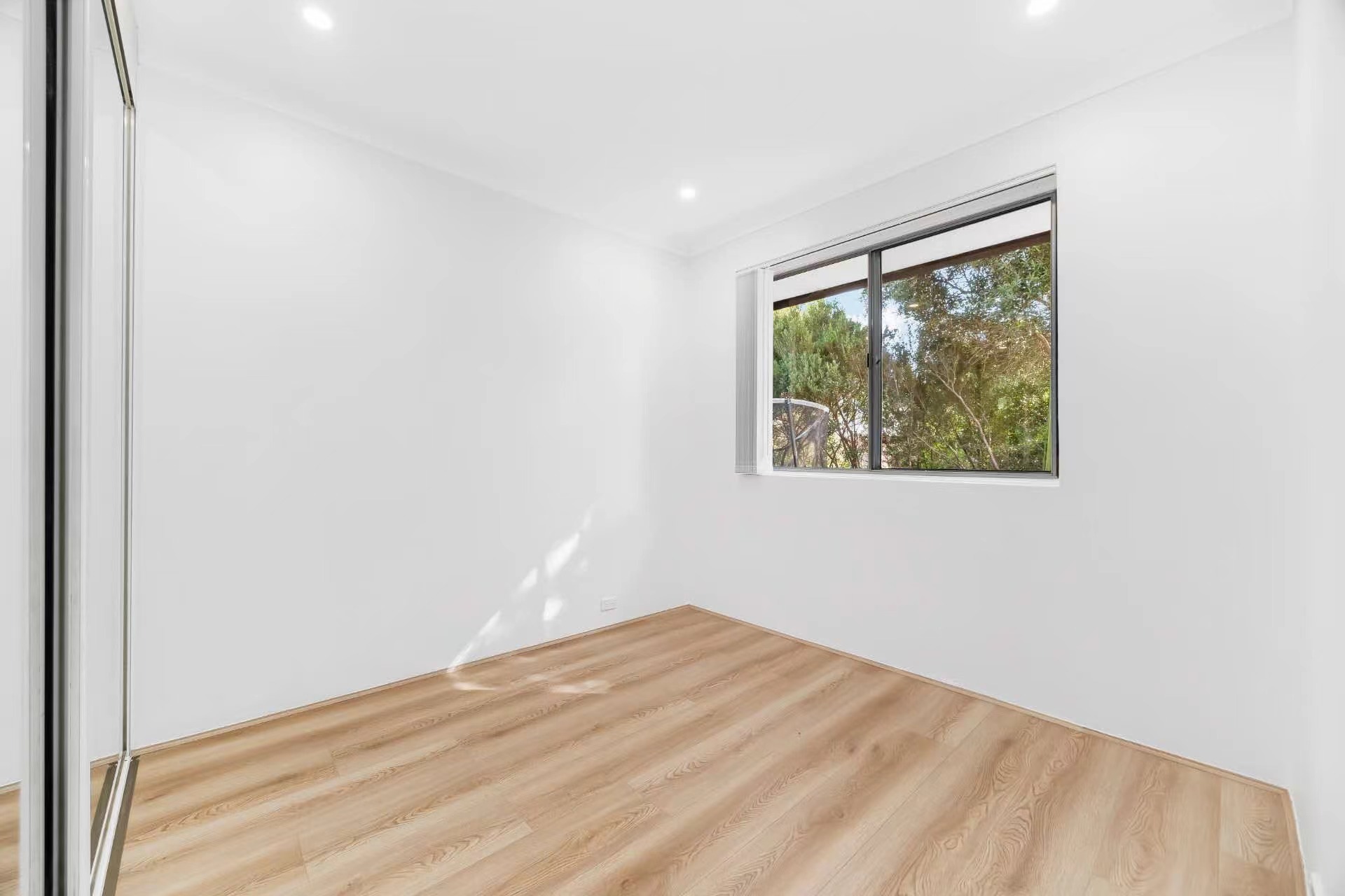 今日纽卡素Hurstville 优质联排别墅出租 2房Villa 安静街道 Hurstville 优质联排别墅出租 2房Villa 安静街道