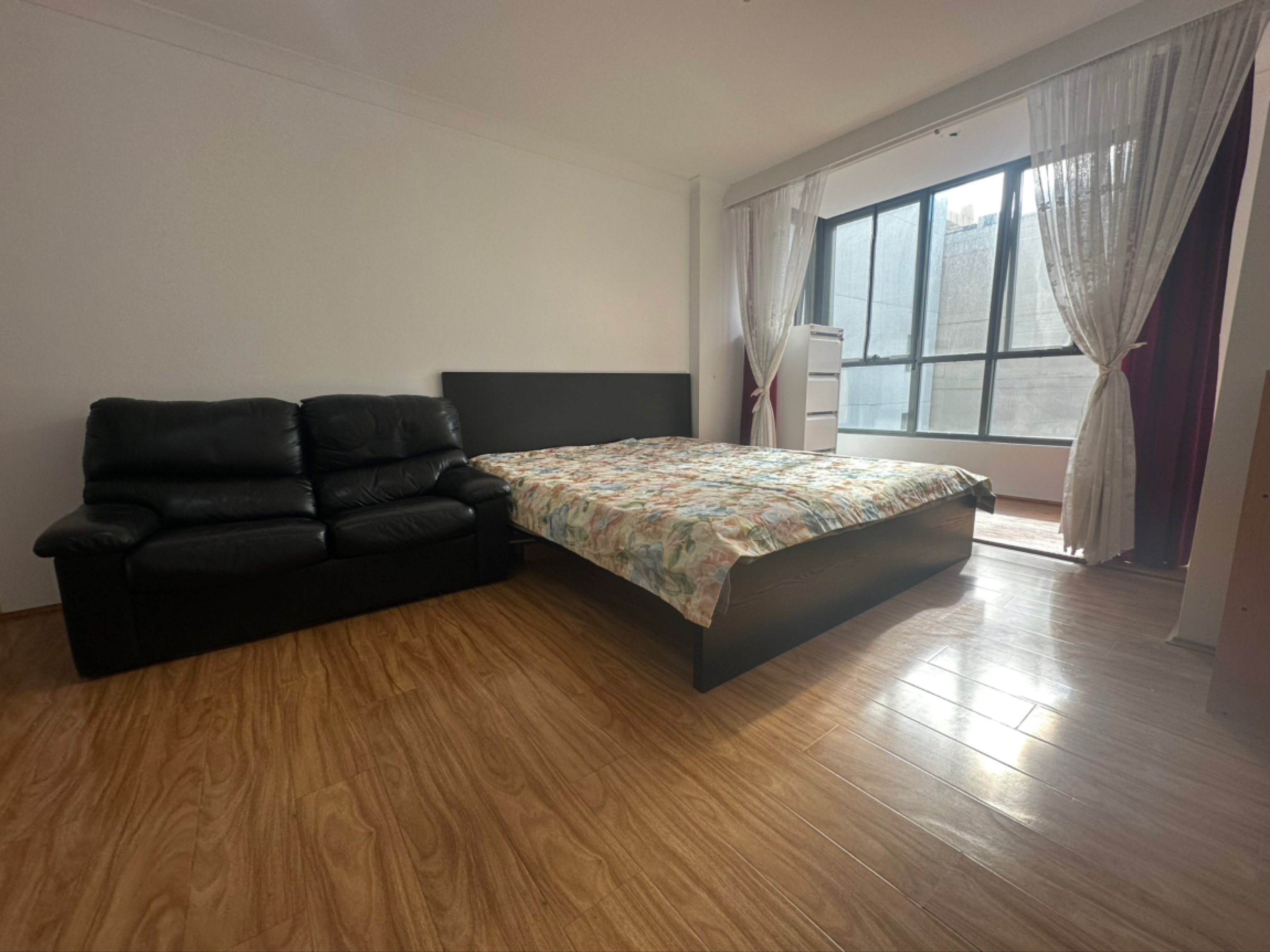 今日卧龙岗Sydney 悉尼市中心 主街 公寓 特大主卧 Sydney 悉尼市中心 主街 公寓 特大主卧