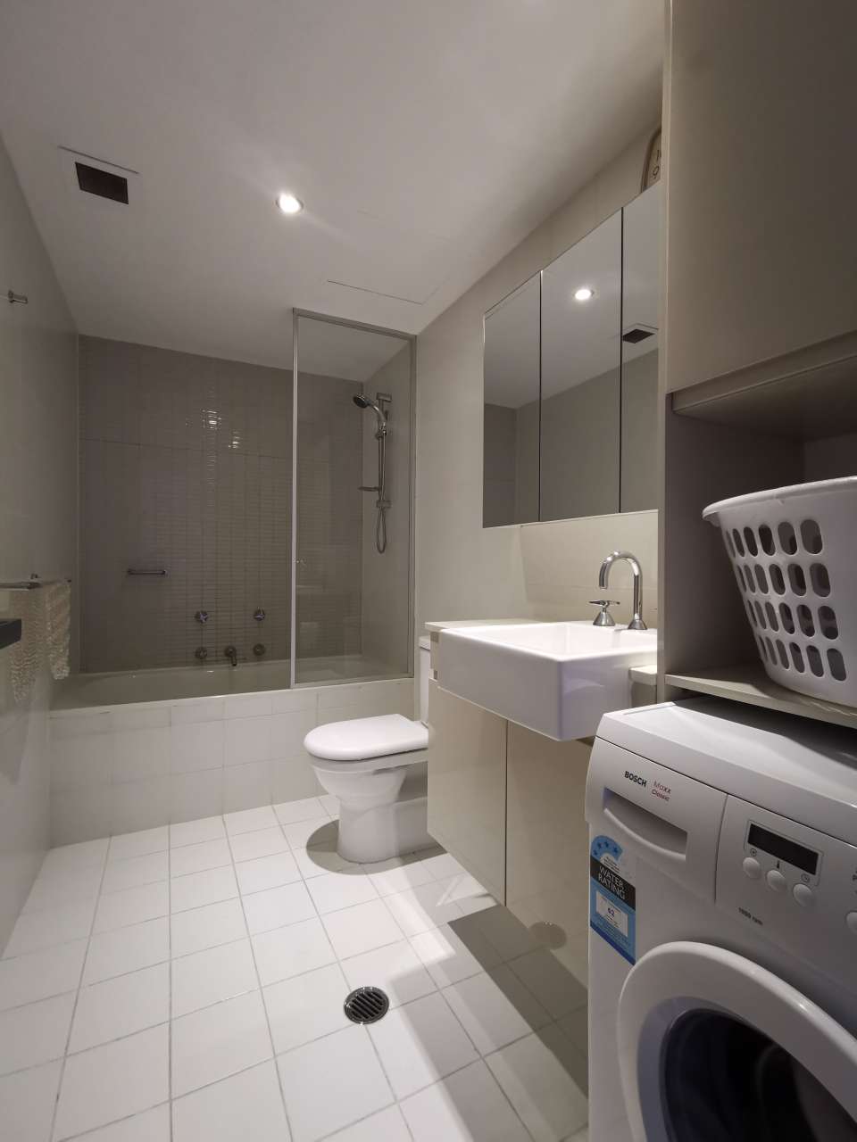 今日悉尼Wolli Creek 公寓包 Bills 秒到火车站超市餐馆 Wolli Creek 公寓包 Bills 秒到火车站超市餐馆