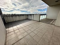 Strathfield 超大阳台1房1卫1车位公寓出租可看烟花
