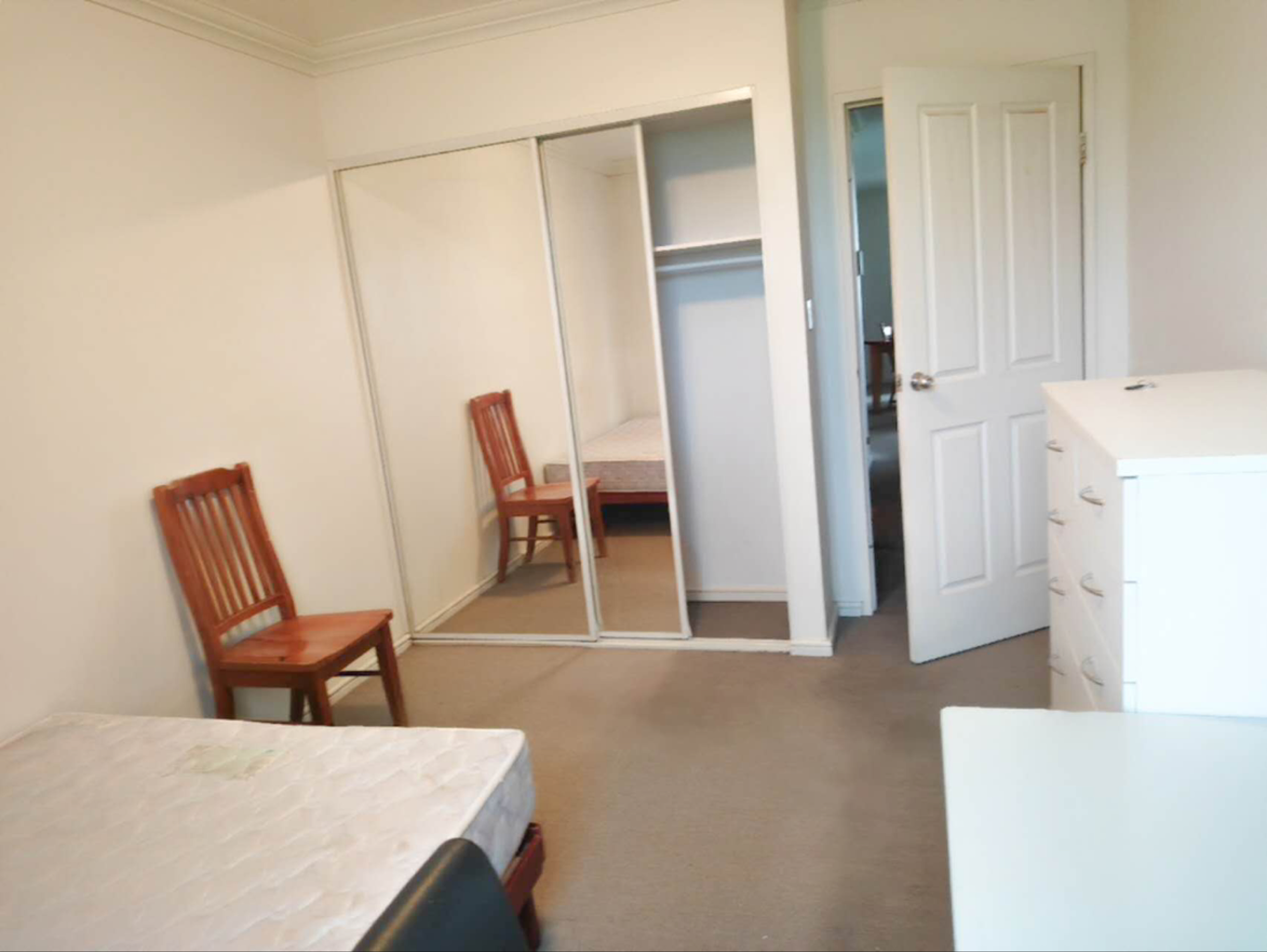 今日中央海岸Rhodes 高层保安水景apartment六楼一大房家俱水电网络全包门前大商场走路到火车站 Rhodes 高层保安水景apartment六楼一大房家俱水电网络全包门前大商场走路到火车站