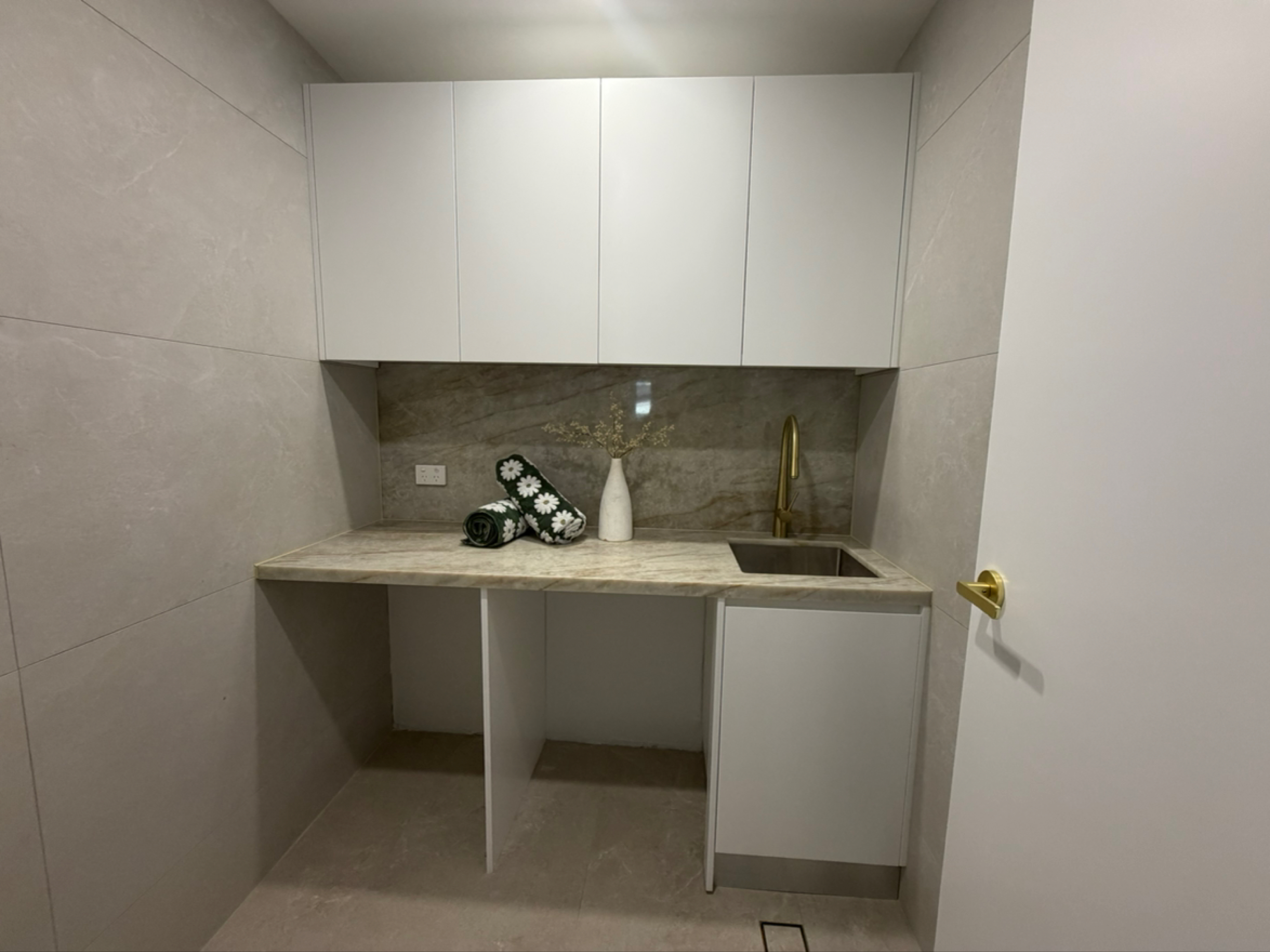 今日悉尼Chatswood 近火车站全新装修1房独立浴室独立洗衣机冰箱房间出租 Chatswood 近火车站全新装修1房独立浴室独立洗衣机冰箱房间出租