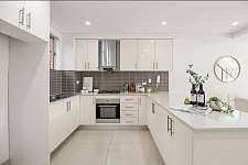 Burwood    附近 Townhouse 整租 3室3卫2车位