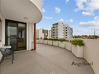 Burwood 家具齐全 宽敞两居室公寓 尽览开阔城市景观