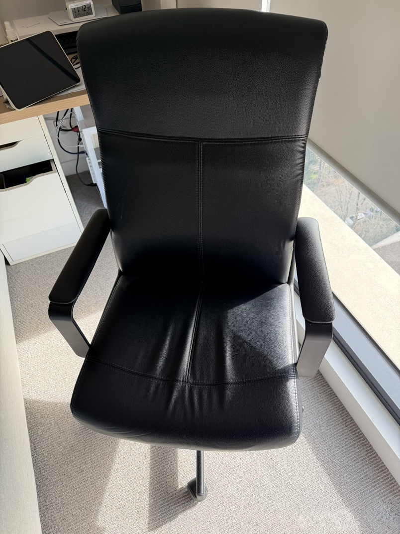 今日珀斯99新ikea宜家MILLBERGET高靠背皮椅 99新ikea宜家MILLBERGET高靠背皮椅