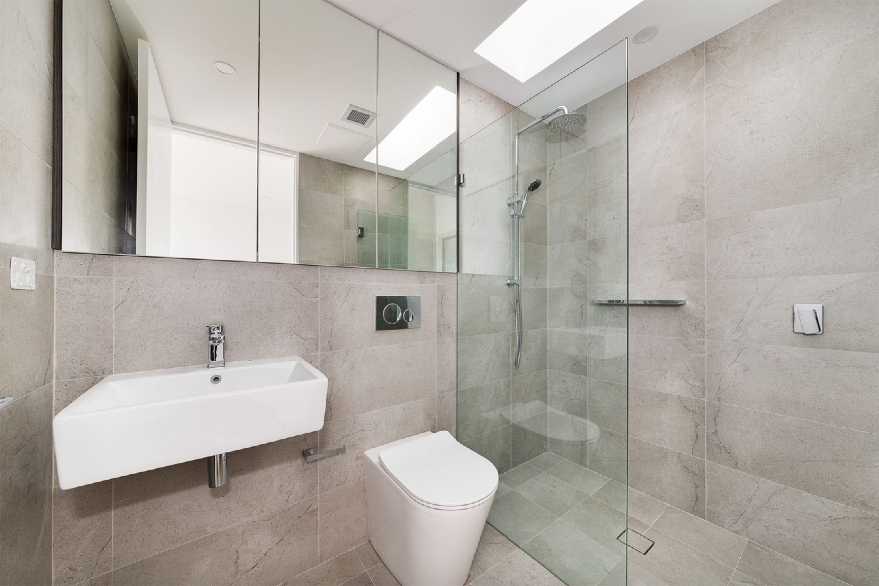 今日悉尼Lane Cove Lane cove 中心3房两卫townhouse整租 Lane Cove Lane cove 中心3房两卫townhouse整租
