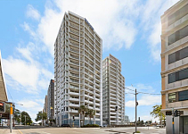 Redfern 超大Studio带全景阳台公寓