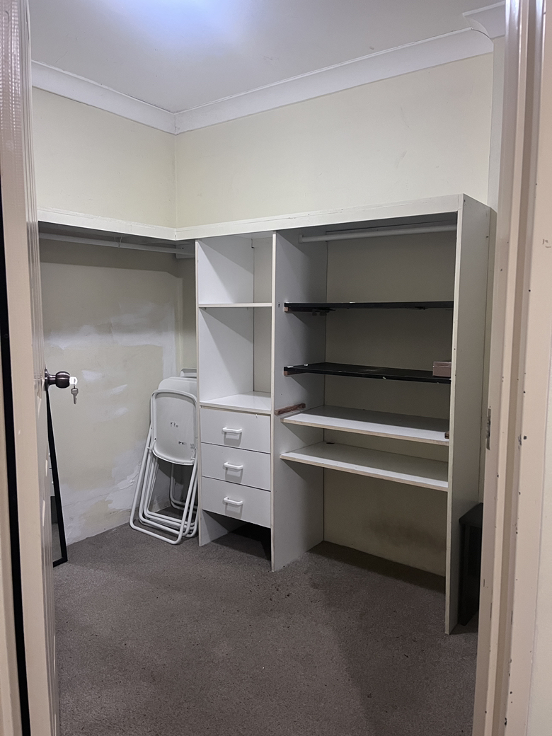 今日悉尼Hurstville 近 火车站公寓楼复式独立一层的主卧出租 Hurstville 近 火车站公寓楼复式独立一层的主卧出租