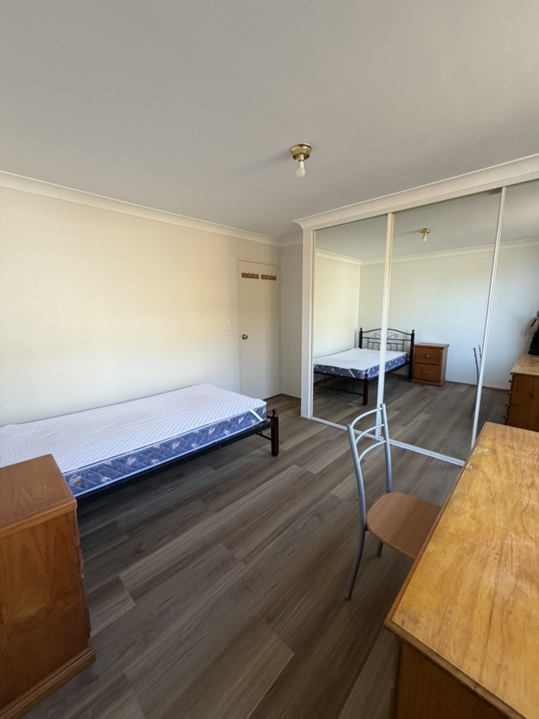 今日悉尼Hurstville 240周 新装修大房 1分钟到 Westfield 5分钟到火车站 Hurstville 240周 新装修大房 1分钟到 Westfield 5分钟到火车站