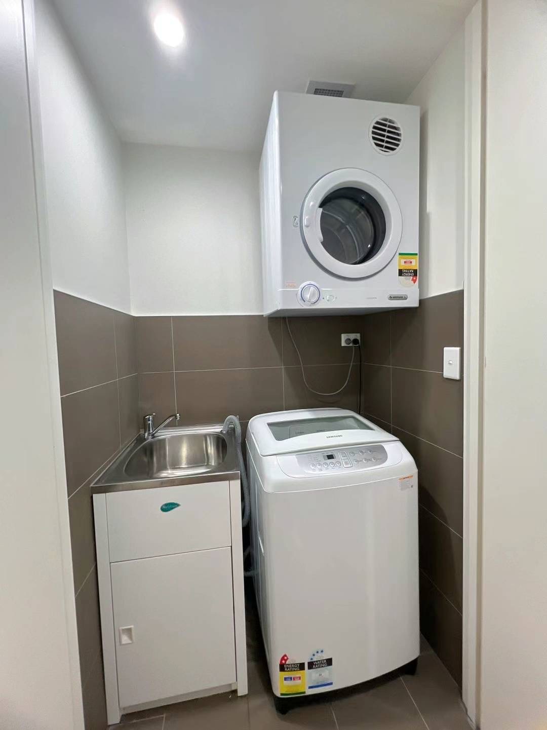 今日悉尼Camperdown 近USYD 全家具两房两卫 中央空调 步行悉尼大学 即可入住 Camperdown 近USYD 全家具两房两卫 中央空调 步行悉尼大学 即可入住