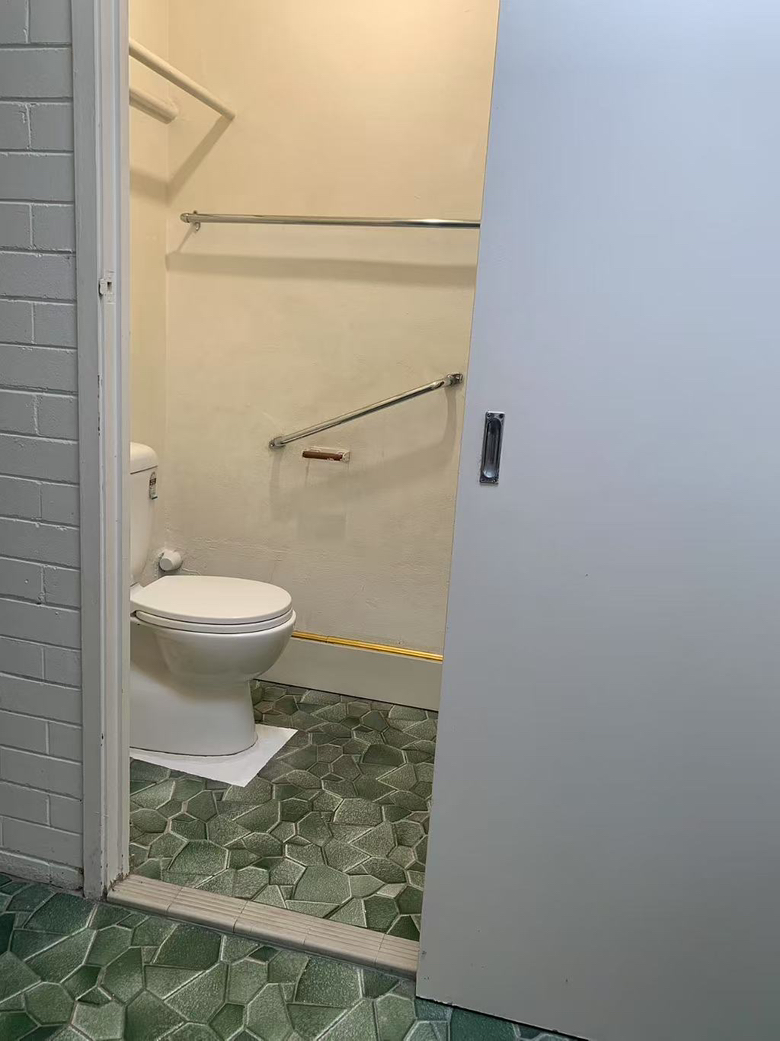 今日悉尼Kingsgrove 宽敞明亮距离火车站8分钟走路距离granny studio出租 Kingsgrove 宽敞明亮距离火车站8分钟走路距离granny studio出租